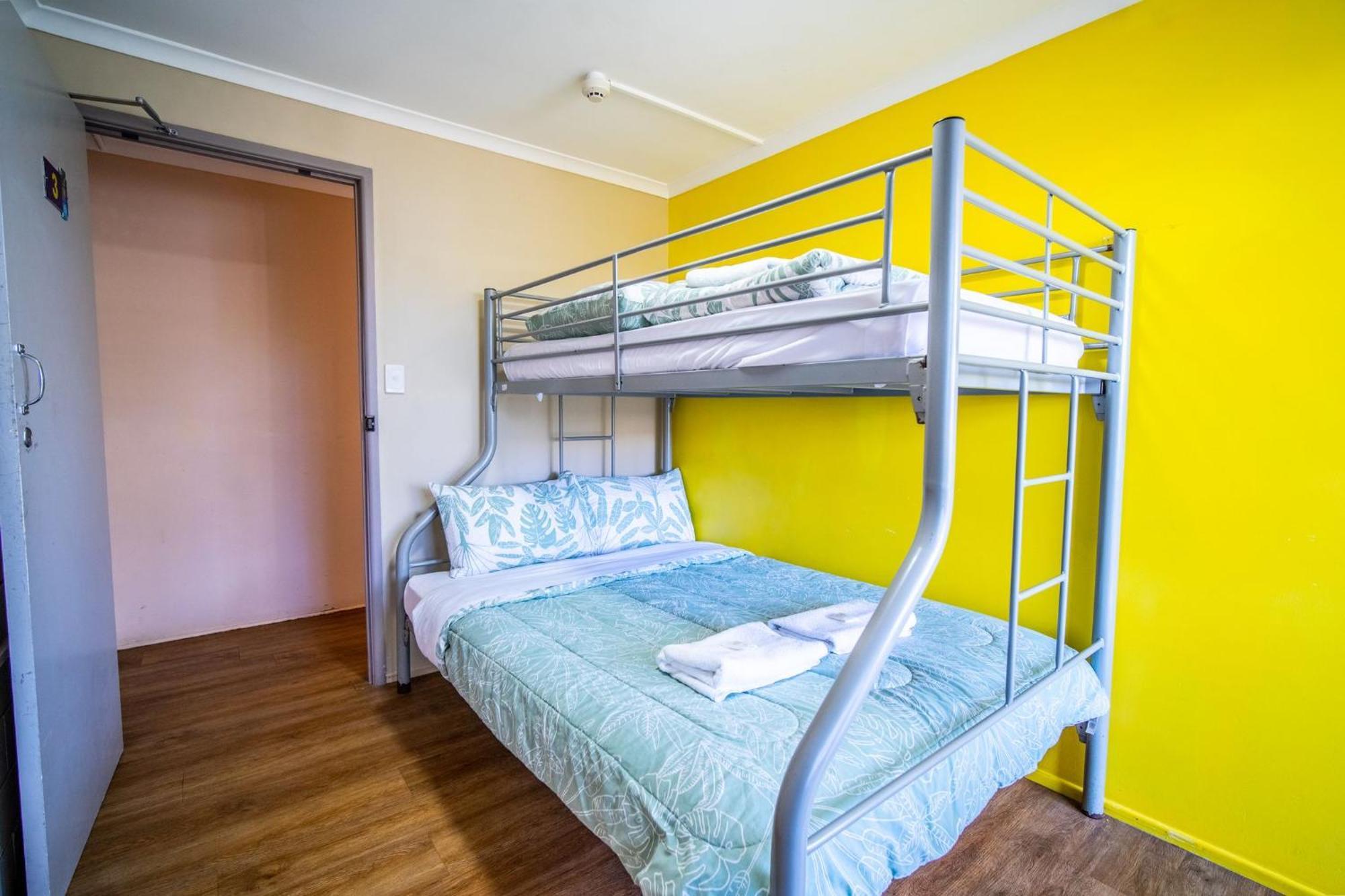 The Hostel, Еърли Бийч Екстериор снимка