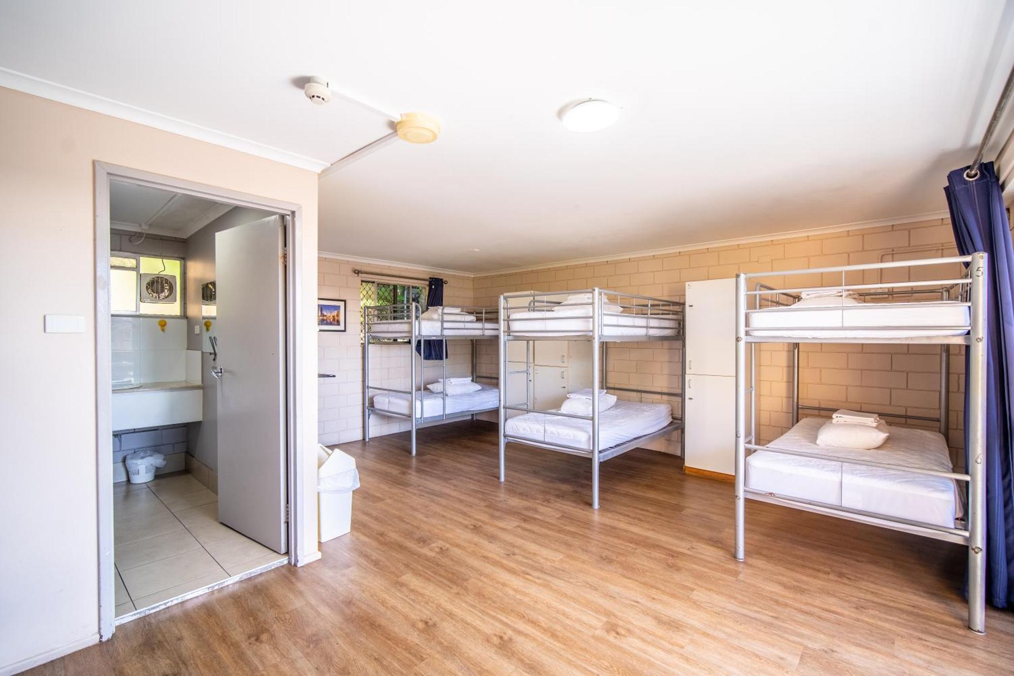 The Hostel, Еърли Бийч Екстериор снимка