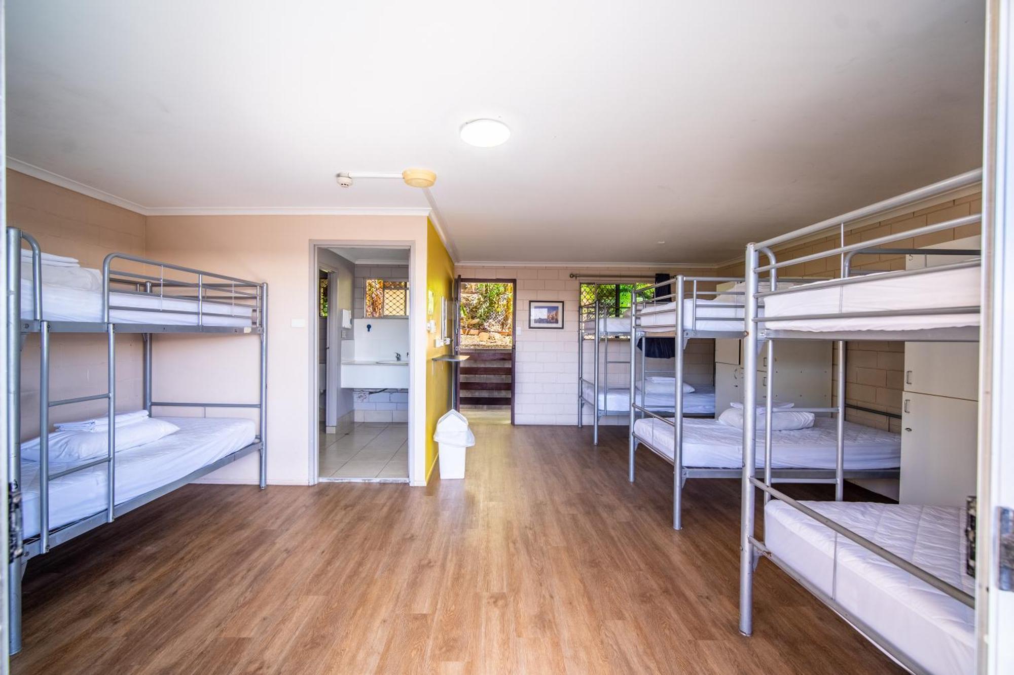 The Hostel, Еърли Бийч Екстериор снимка