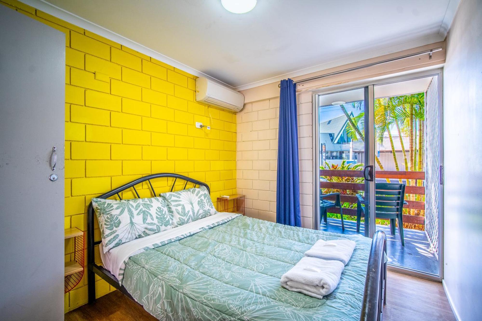The Hostel, Еърли Бийч Екстериор снимка
