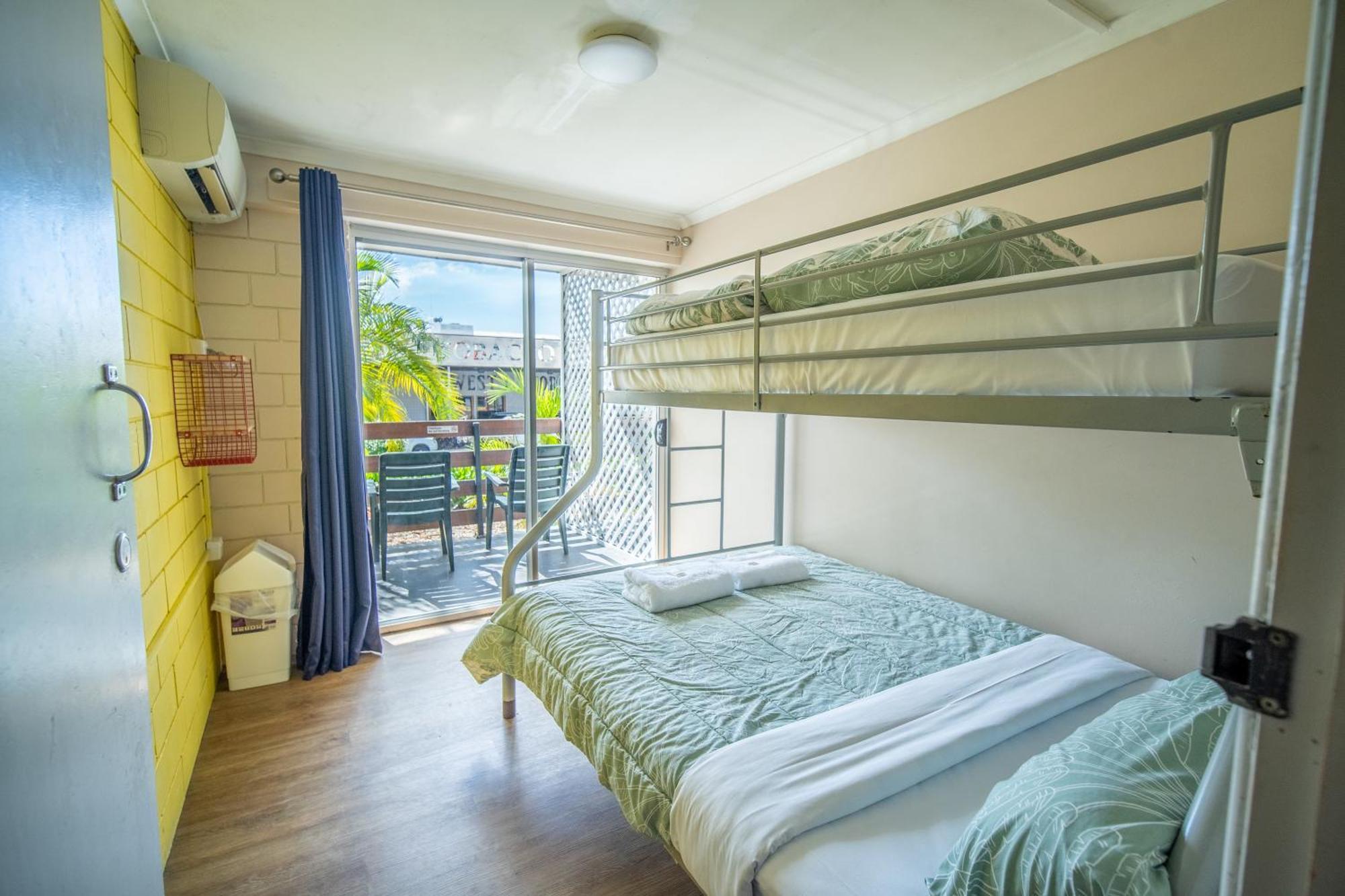 The Hostel, Еърли Бийч Екстериор снимка